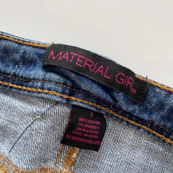 Short with  Rhinestone Distressed - Picture 4 of 4